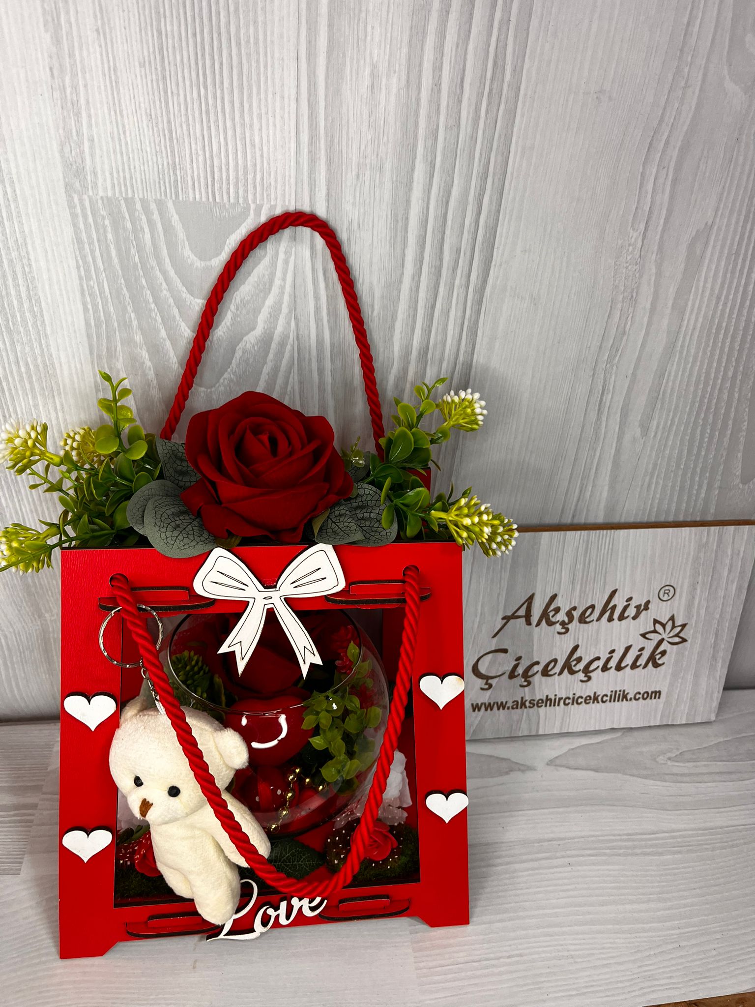 ahşap çantada teraryum